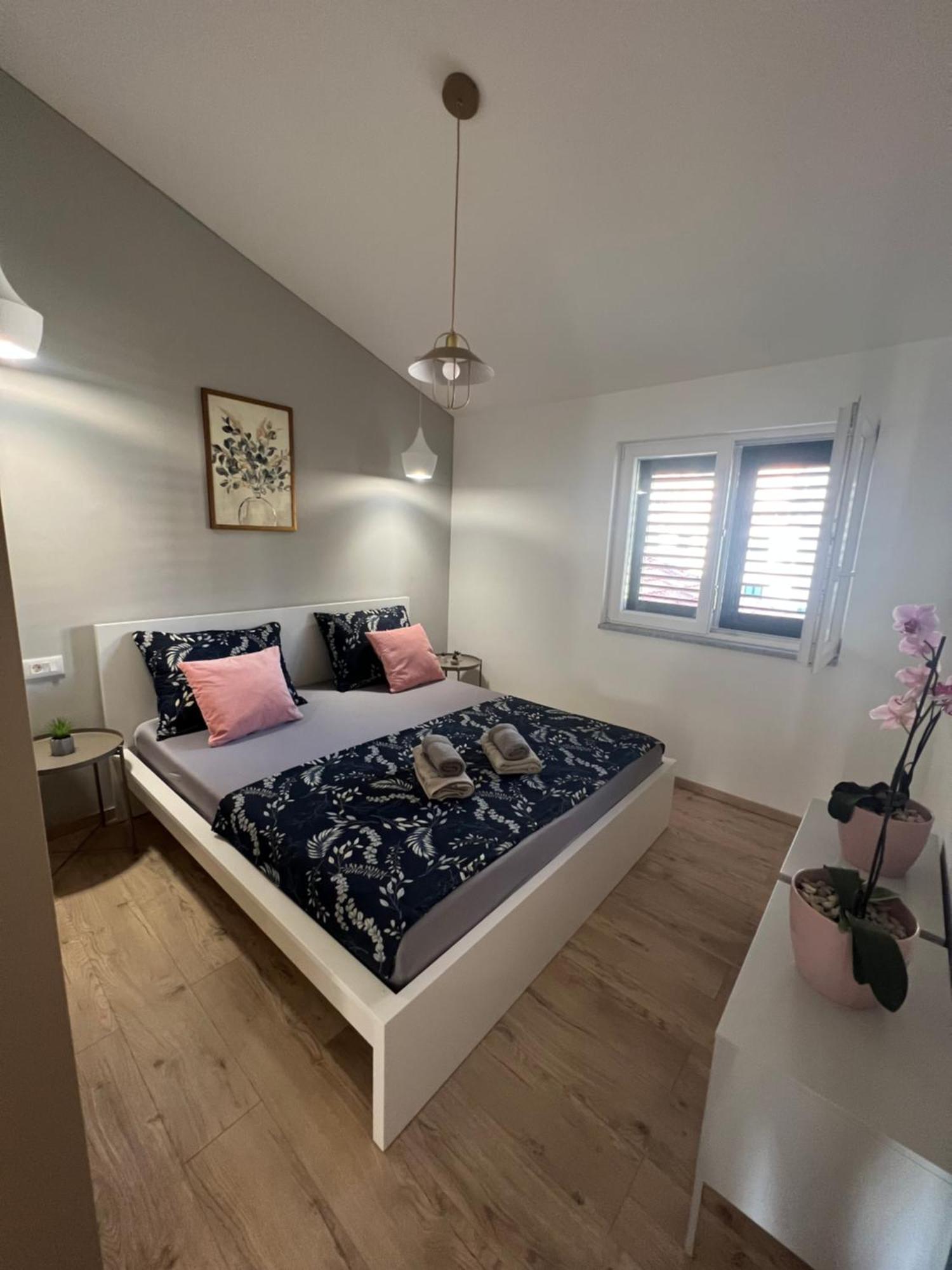 Apartma Iskra *
